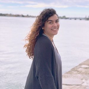 Meet your Posher, Maya